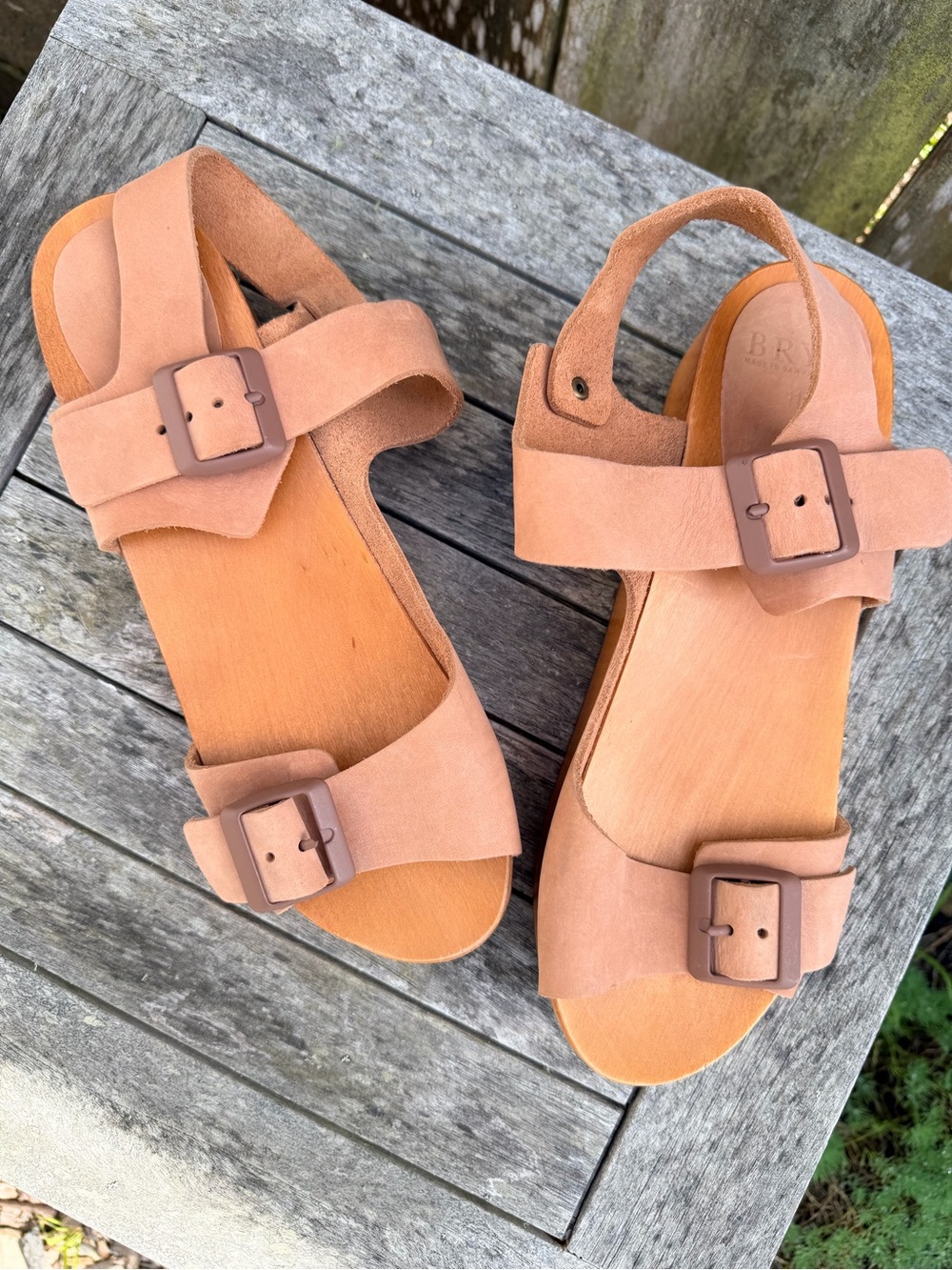 Bryr natural color Stella clogs